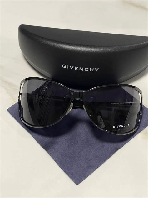 Womens Givenchy SGV886 Sunglasses 